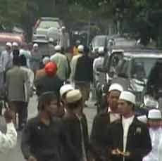 Pasca Pemakaman Kyai Langitan, Jalur Lamongan-Tuban Macet