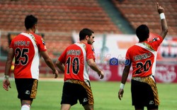 Gol satu-satunya Persija dicetak oleh Bambang Pamungkas (kiri) melalui tendangan pinalti.