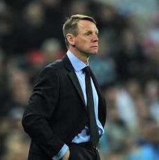 Pearce Siap Latih Inggris di EURO 2012