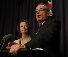 Gantikan Kevin Rudd, Bob Carr Ditunjuk Jadi Menlu Australia