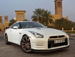 Nissan GT-R Berlapis Emas Khusus Orang Arab