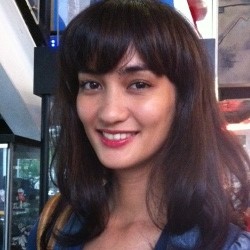 Atiqah Hasiholan Ingin Main Film Superhero