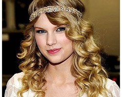 6 Cara Menata Rambut Keriting 