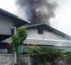 Gudang Spare Part Mesin Pertanian Dilalap Api