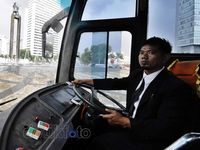 Sik Asikkk...Gaji Sopir Bus TransJ Naik 300 %