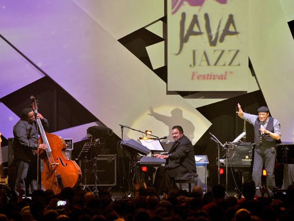 Aksi Al Jarreau Makin Menggigit