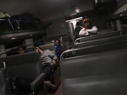 KA Senja Utama Anjlok, Penumpang Kereta Lain Kepanasan