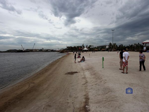 Pantai Timur Ancol Dipercantik