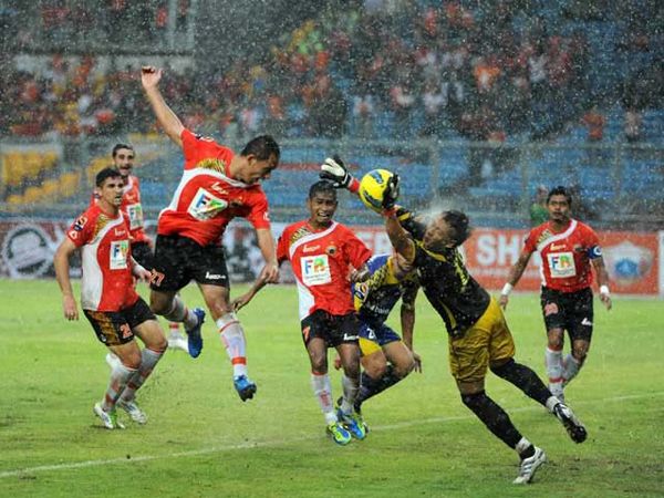 Persija Permalukan Persiba 4-0