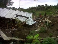 9 Rumah di Manado Dirusak Puluhan Orang