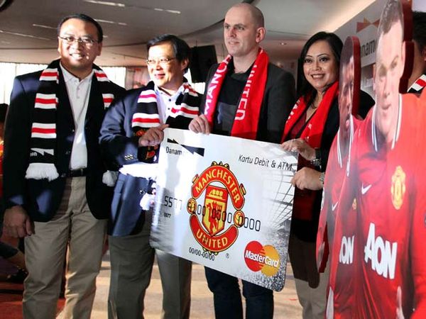 Danamon Luncurkan Kartu Debit untuk Fans MU