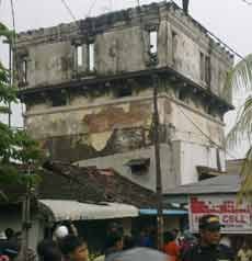 Tembok Peninggalan Belanda Ambrol Timpa Seorang Janda