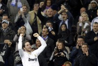 Gonzalo Higuain mencetak sepasang gol untuk Madrid. Reuters/Susana Vera.