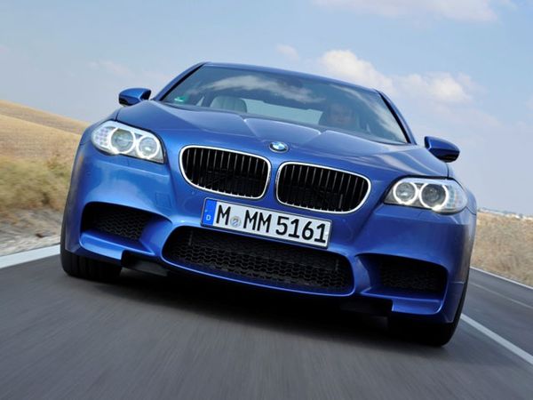 BMW M5 Siap Meluncur
