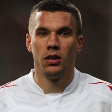 Podolski Bungkam Soal Masa Depannya