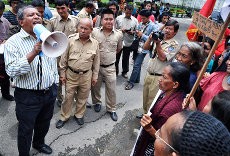 2 Kelompok di Makassar Tolak BBM Naik, Gagal Sandera Mobil Plat Merah