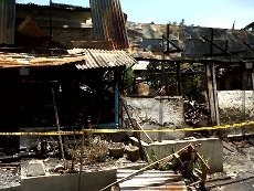 Isak Tangis Iringi Kedatangan Sekeluarga Korban Kebakaran di Semarang