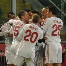 Milan Akan Tetap Menyerang di Emirates