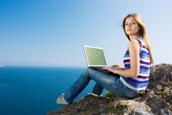 5 Pertimbangan Membawa Laptop Saat Traveling