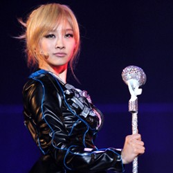 Cedera Kaki, Nicole KARA Pakai Kursi Roda