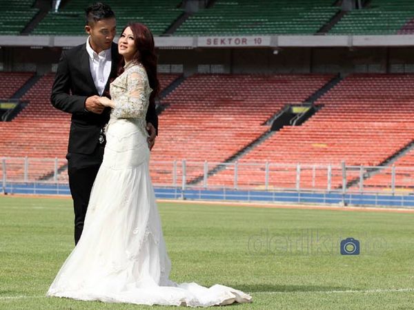 Okie Agustina & Gunawan Foto Prewed di GBK