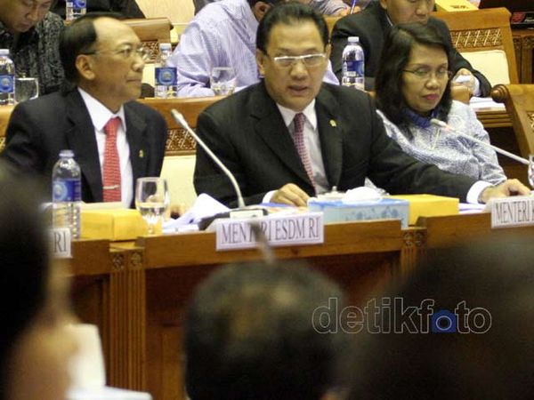 Agus Marto & Jero Wacik Bahas BBM di DPR Agus Marto & Jero Wacik Bahas BBM di DPR