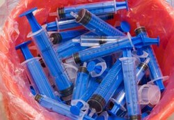 Limbah Rumah Sakit Dijualbelikan untuk Mainan Anak-anak