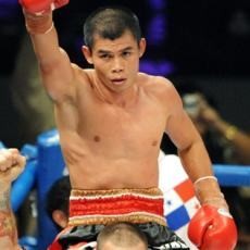 Mei, Chris John Naik Ring di Singapura