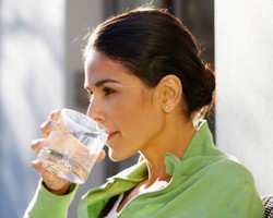 Air Putih untuk Turunkan Berat Badan, Mitos atau Fakta?