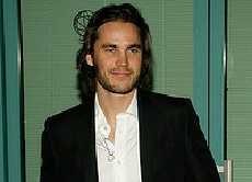 Bantah Memeras, Petugas Imigrasi Bali Ngaku Hanya Kagumi iPhone Aktor Hollywood