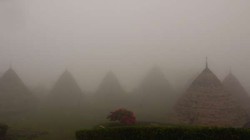 Uniknya Rumah Kerucut & Kesahajaan Desa Wae Rebo di Flores