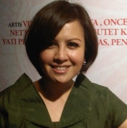 Main Kabaret, Cynthia Lamusu Dalami Bahasa Mandarin