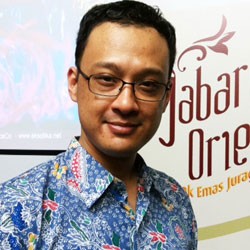 Teater Bikin Uli Herdinansyah Terjebak di Dunia Akting