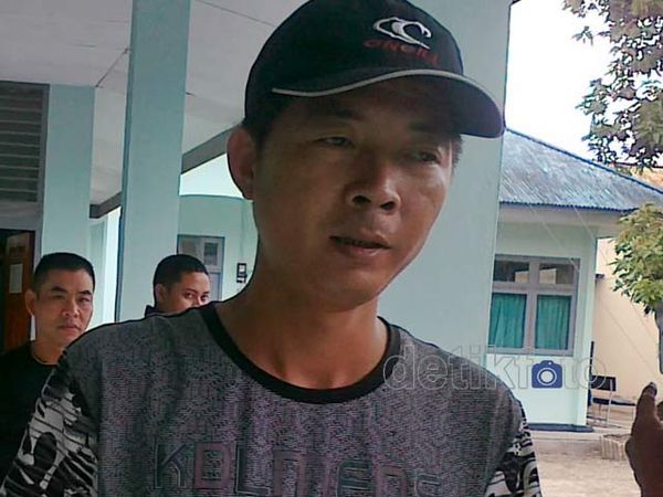 Bawa Puluhan Ponsel, Dua Imigran Cina Ditangkap