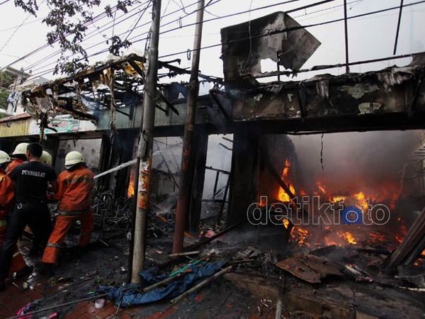 Ruko di Palmerah Ludes Terbakar