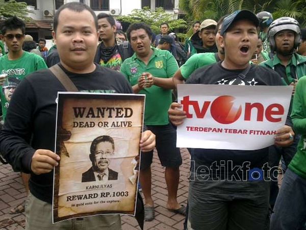 Puluhan Bonek Geruduk TVOne
