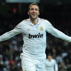 Higuain Tak Tutup Kans Gabung Juve