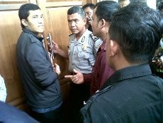 Aktivis dan Orang Tak Dikenal Ricuh di Sidang Kasus Suap Sekda Semarang