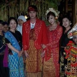 Eunjung & Jang Woo Gelar Prosesi Pernikahan Tradisional di Lombok