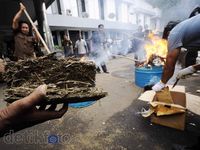 Barbuk Hasil Kejahatan Dibakar