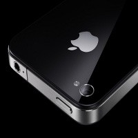 Nekat, Penyelundup Selotip Tubuhnya dengan 97 iPhone