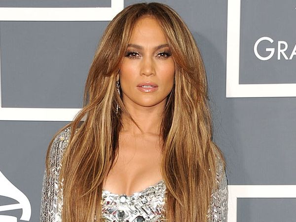 Ini Dia Gaya Terseksi Jennifer Lopez di Red Carpet