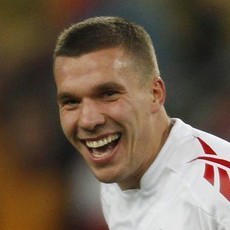 Mertesacker: Podolski Tertarik Gabung Arsenal