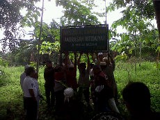 Ormas Islam Pasang Kembali Papan Nama Masjid yang Dirobohkan di Medan