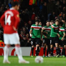 Bilbao Dominan, Taklukkan MU 3-2