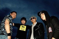 Superglad Rilis DVD Film Dokumenter dan Konser Sekaligus