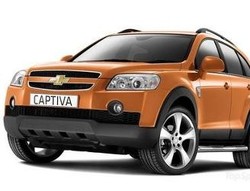 Toyota Camry dan Chevrolet Captiva Ditarik