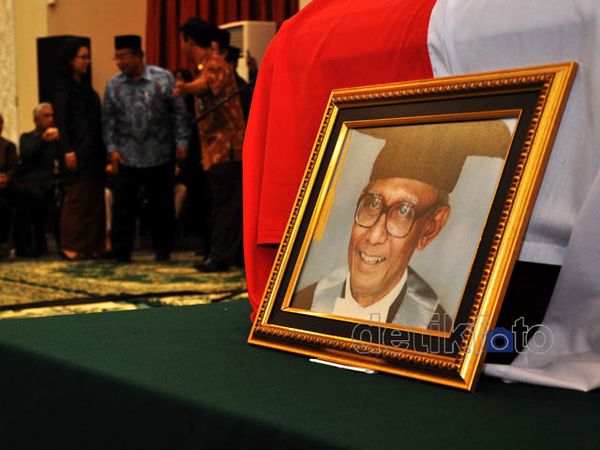 Begawan Ekonomi Itu Tutup Usia