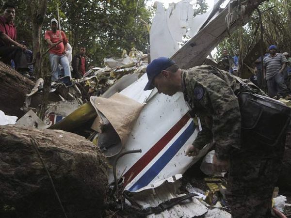 Pesawat Kargo Jatuh, 2 Orang Tewas