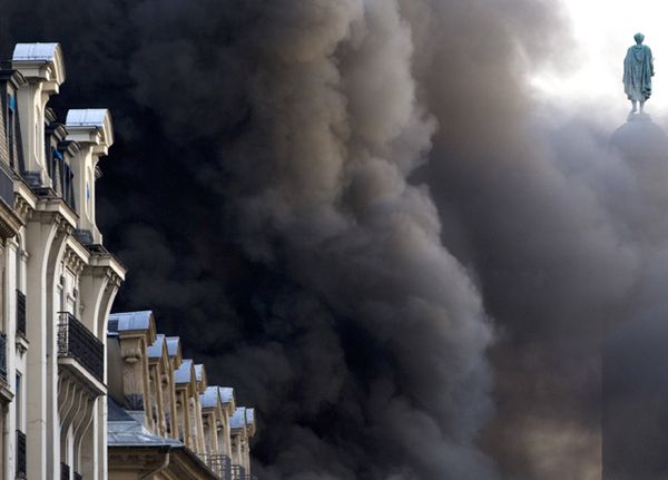 Kebakaran di Pusat Kota Paris